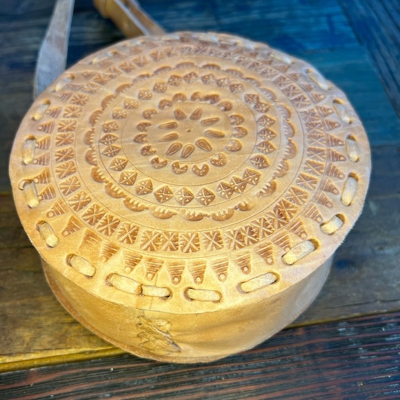 Round tooled leather Crossbody (PB2) - Picture 4 of 7